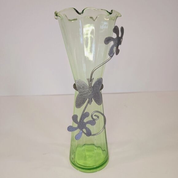 Vintage Green Stretch Glass Ruffled Rim Metal Floral Embellished Bud Vase - Picture 1 of 9